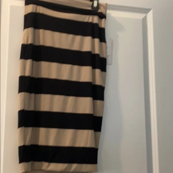 Black and Tan stretch pencil skirt - Picture 2 of 3